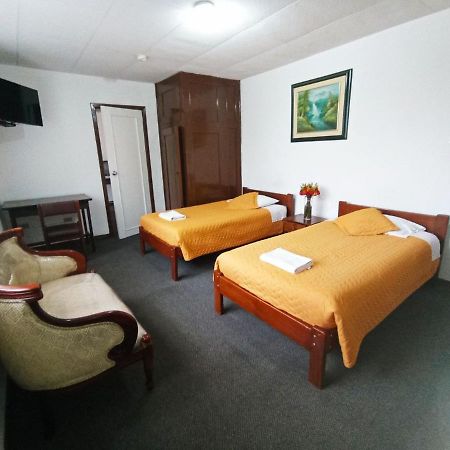 Hotel 9 De Octubre Quito Dış mekan fotoğraf