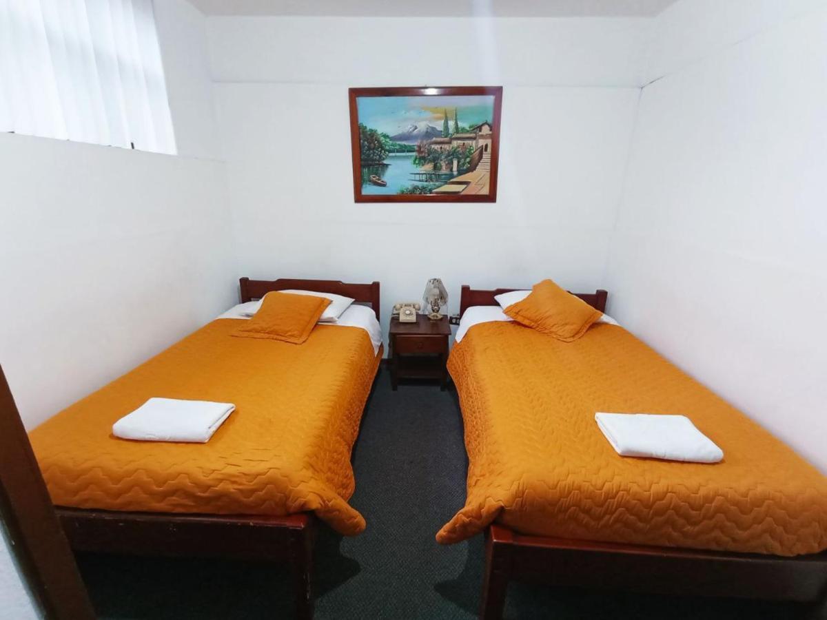Hotel 9 De Octubre Quito Dış mekan fotoğraf