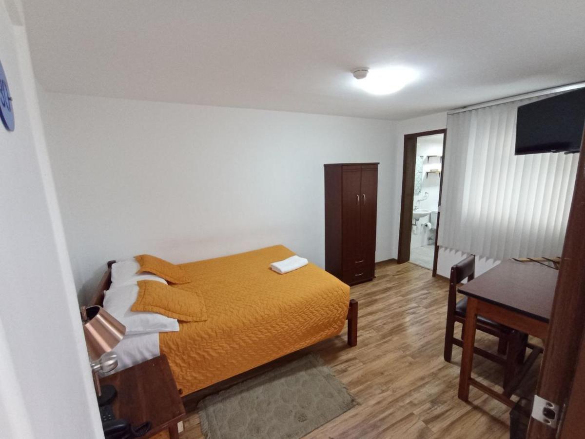 Hotel 9 De Octubre Quito Dış mekan fotoğraf