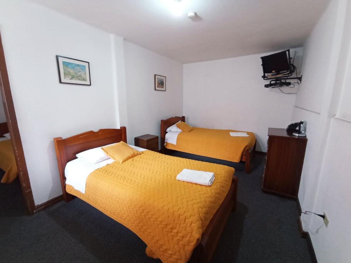 Hotel 9 De Octubre Quito Dış mekan fotoğraf