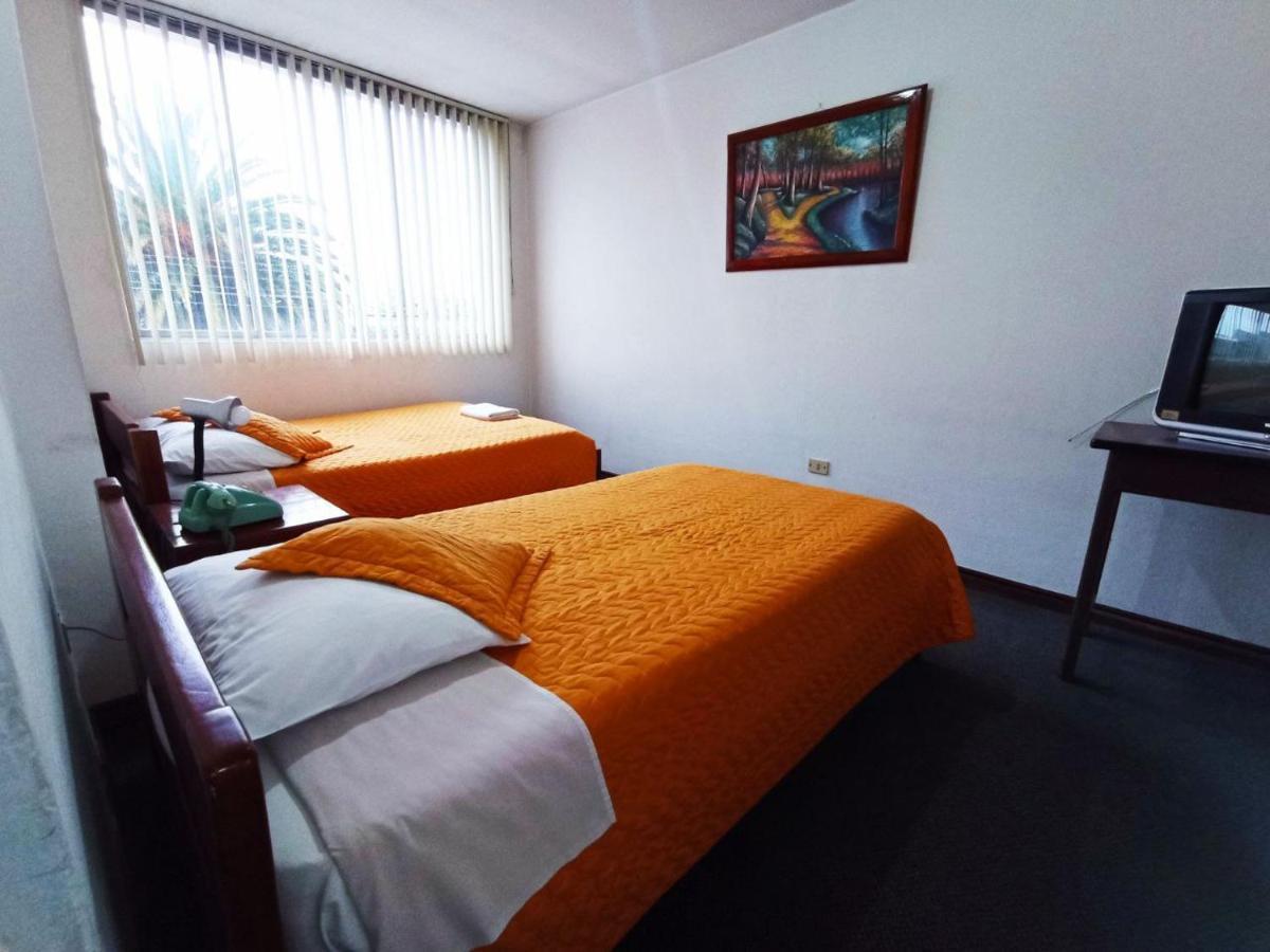 Hotel 9 De Octubre Quito Dış mekan fotoğraf