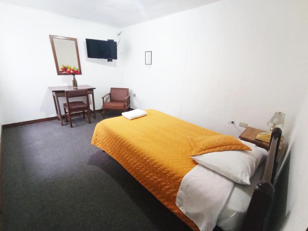 Hotel 9 De Octubre Quito Dış mekan fotoğraf