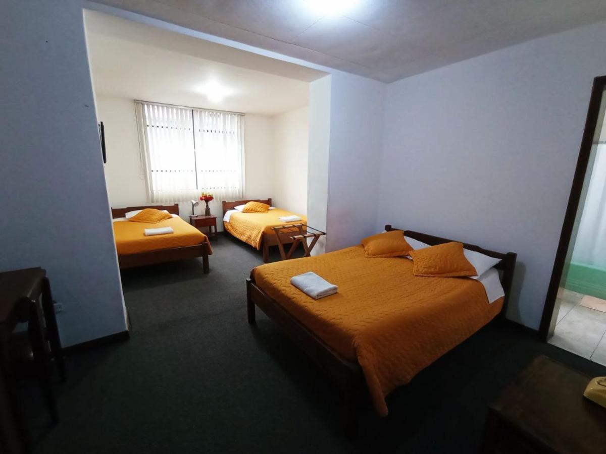 Hotel 9 De Octubre Quito Dış mekan fotoğraf