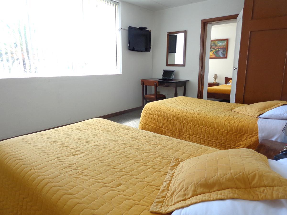 Hotel 9 De Octubre Quito Dış mekan fotoğraf