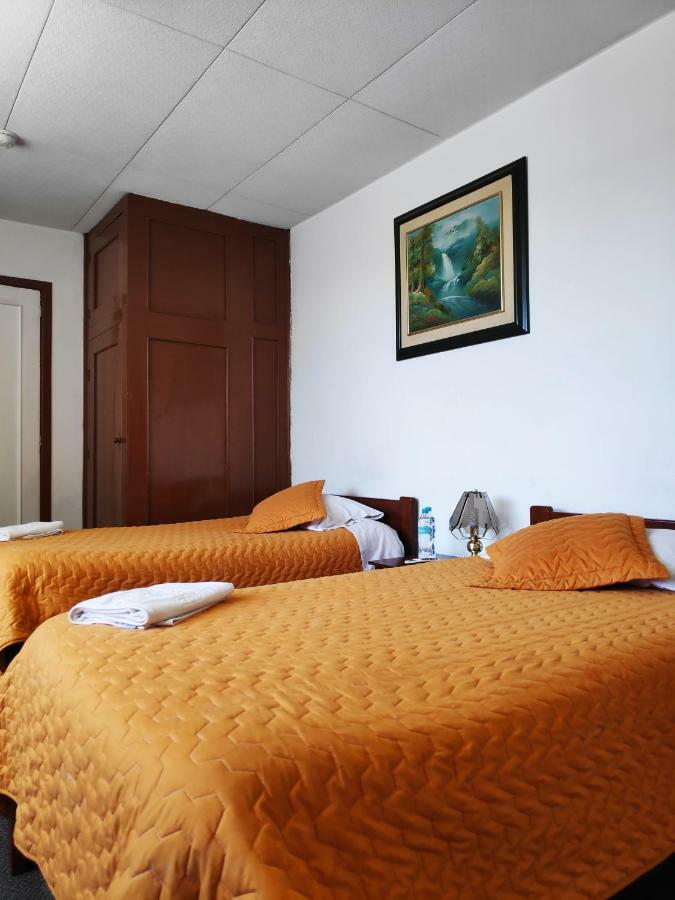 Hotel 9 De Octubre Quito Dış mekan fotoğraf